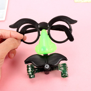 Accessoires de photomaton : Lunettes amusantes avec nez et moustache pour la fête du Poisson d'avril, durables, moulées par injection - Product Image 3