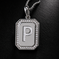 Collier pendentif en laiton plaqué argent, plaque d'identification octogonale carrée avec initiale, micro-pavé CZ, bijoux lettres unisexe OEM ODM