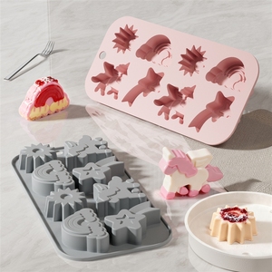 Nuovo stampo in silicone a forma di unicorno arcobaleno con 8 cavità per cioccolato e dolci, per uso alimentare - Product Image 3