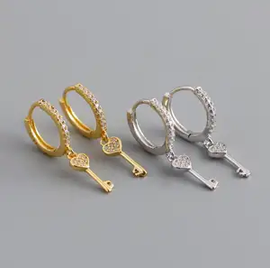 Moda kızlar bildirimi küpe ayar gümüş takı Modern altın huggie CZ Dangle Charm küpe