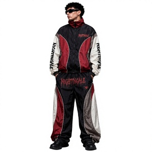Conjunto de Chándal Holgado Personalizado para Hombre con Hombros Caídos, Chaqueta Cortavientos de Nylon Estampada con Bloques de Color y Pantalones, Chándal Impermeable con Paneles - Product Image 1