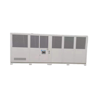 Refroidisseur d'eau à vis refroidi par air 100HP 150HP avec condenseur à ailettes et ventilateur axial pour le refroidissement des centrales à béton