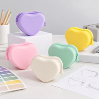 Pochette de rangement portable en silicone en forme de cœur, avec fermeture éclair, pour câbles, cosmétiques et articles essentiels quotidiens