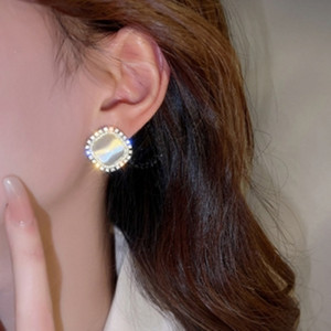 Boucles d'oreilles polyvalentes effet goutte d'huile, style Hong Kong, avec diamants et opales rétro - Product Image 3