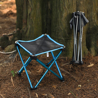 Tabouret pliant en alliage d'aluminium moderne, super léger et respirant, multifonctionnel, à 4 pieds, portable, pour le jardin, le camping et les voyages