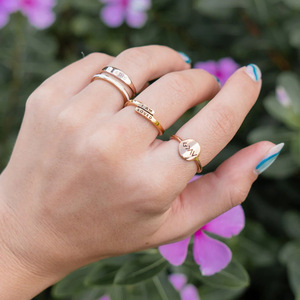 แหวนคู่รักชุบทองแบบเปิดปรับได้โลโก้ได้ตามต้องการสำหรับผู้ชายผู้หญิงแหวนแฟชั่นส่วนบุคคล - Product Image 2