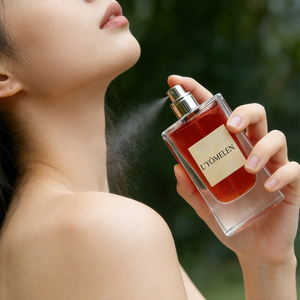 Collection Privée – Eau de Parfum Format Voyage Parfum Fraise Fruité Unisexe Agrumes Doux - Product Image 4