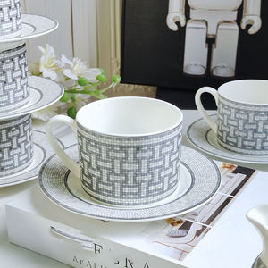 Vente en gros de 15 pièces de vaisselle en porcelaine de style royal européen pour 6 personnes, ensemble de théière et de tasses pour le thé de l'après-midi - Product Image 5