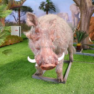 Truie-gourde animatronique ultra-réaliste et personnalisable avec une variété d'actions, pour une ambiance de savane africaine dans votre espace. - Product Image 3