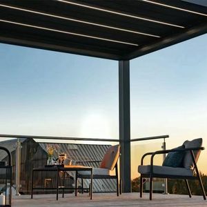 Pergola à lames orientables rétractables et empilables, idéale pour les patios, les bords de piscine et les allées, alliant fonctionnalité et design élégant. - Product Image 1