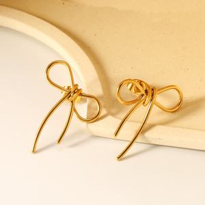 Pendientes de Lazo Minimalistas Hipoalergénicos de Alta Calidad para Mujer, Chapados en Oro de 18K, Joyería de Acero Inoxidable, Pendientes de Botón para Damas - Product Image 4