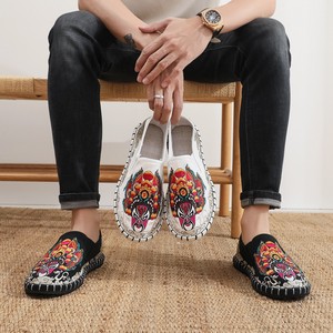 Zapatos de Tela Sin Cordones para Hombre Bupu Fenghua Estilo Pekín Antiguo, Nuevos Zapatos Casuales Bordados con Suela Suave Multicapa Hechos a Mano para Primavera/Verano - Product Image 3