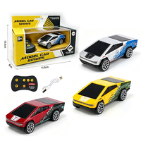 Vente en gros de voitures miniatures RC à l'échelle 1:64 en alliage, voitures de drift miniatures en métal, camionnettes cyberpunk télécommandées pour enfants