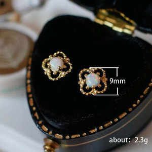 Orecchini a Perno Vintage a Forma di Diamante Cavo per Donne, Mini Accessori per Orecchie per Uso Quotidiano - Product Image 5