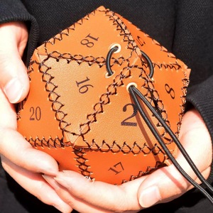 Kotak penyimpanan dadu kulit heksagonal jahitan tangan casing dadu banyak sisi dompet koin Frawstring dadu permainan - Product Image 1