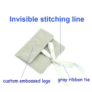 <span class=keywords><strong>Pochette</strong></span> à bijoux enveloppe en daim gris avec logo en relief personnalisé et insertion de panneau de <span class=keywords><strong>carte</strong></span> collier - Product Image 6