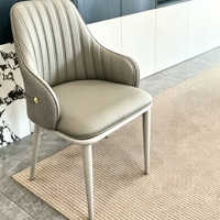 Chaise de salle à manger moderne, fauteuil rembourré avec dossier capitonné et accoudoirs incurvés pour salle à manger, hôtel, restaurant