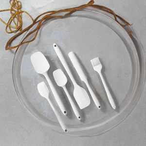 Ensemble de 6 spatules à crème en silicone avec pinceau à huile, lavable au lave-vaisselle et durable, outils de pâtisserie et de boulangerie pour les boulangers amateurs - Product Image 3
