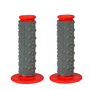 Poignées en caoutchouc antidérapantes de qualité supérieure pour motos avec ajustement universel et design de préhension confortable - Product Image 6