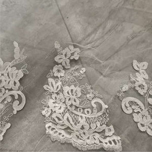 2026年特注高級ウェディングブライダルベール エレガントな白の手刺繍ブライダルベール - Product Image 4