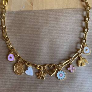 Estilo americano europeo Acero inoxidable 18K Color oro Pequeño corazón Flor Golondrina Moda Colgante Collar Galvanoplastia al vacío - Product Image 3