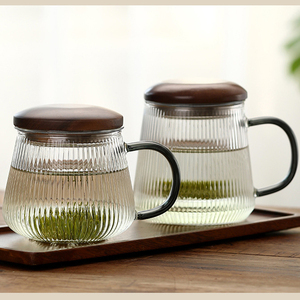 Tazza <span class=keywords><strong>da</strong></span> Tè in Vetro Borosilicato Premium con Coperchio in Legno Naturale e Infusore Integrato - Elegante Tazza <span class=keywords><strong>da</strong></span> Tè a Righe Verticali <span class=keywords><strong>da</strong></span> 450ml - Product Image 5