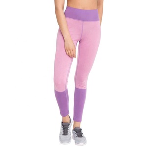Mallas deportivas de alto estiramiento con panel de malla para mujer, mallas de compresión de longitud Capri para correr - Product Image 1