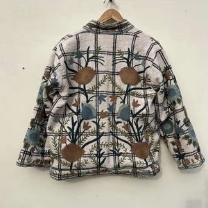 Fait à la main Slim-Fit femmes Floral brodé Suzani veste d'hiver matelassé polaire tissu coton nouveau manteau d'exportation pour l'automne - Product Image 1