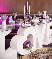 Table en métal de luxe avec inscription LOVE pour la décoration de scène de mariage