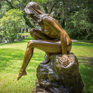 Estatua de Bronce de Mujer Desnuda de Tamaño Real con Pollito, Decoración de Jardín Exterior Personalizada de Fábrica - Product Image 1