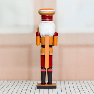 Cascanueces de Madera Chef de Jengibre de 36 cm con Detalles Pintados a Mano para Decoración de Restaurante en Navidad - Product Image 5