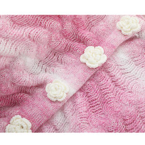 Manteau pull cardigan en tricot épais pour femmes avec boutons floraux teints d'automne - Product Image 3