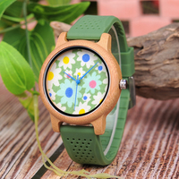 Montre en bois de bambou pour le sport et la mode, 44 mm, cadran à aiguilles, bracelet en silicone coloré, mouvement à quartz