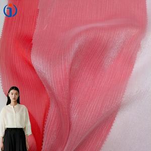 2025 nuovo tessuto plissettato 100% morbido poliestere Shimmer striscia rossa crêpe liquido metallico <span class=keywords><strong>in</strong></span> <span class=keywords><strong>Organza</strong></span> per abbigliamento di scena vestito - Product Image 1