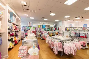 Compre exhibición de la tienda para el pañal del bebé independiente con  diseños personalizados 