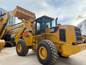Chargeuse frontale CAT 966F d'occasion robuste, machine à haute capacité de charge pour la manutention d'agrégats dans les carrières - Product Image 1