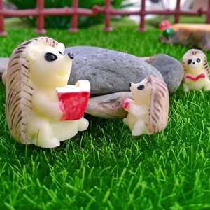 Figuras de madres y crías de erizos, decoración de jardín de resina, adorno con forma de animal pintado para interiores y exteriores - Product Image 1