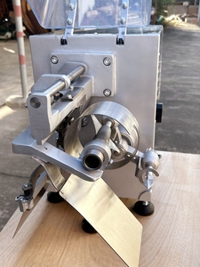 Petite machine de découpe automatique électrique 3 en 1 pour enlever les noyaux de pommes et les poires - Product Image 3