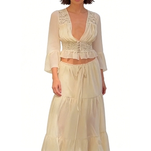 ชุดเซ็ต 2 ชิ้น แต่งลูกไม้สำหรับผู้หญิง - เสื้อครอปแขนยาวและกระโปรงแม็กซี่แบบหลายชั้น แฟชั่น - Product Image 2