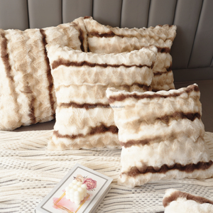 Housse de Coussin Dégradé de Couleurs en Fourrure de <span class=keywords><strong>Lapin</strong></span> de Luxe, Moderne et Tendance, pour Salon et Bureau – Vente Chaude du Fabricant - Product Image 1