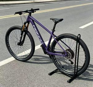 Vélo de montagne à cadre en fibre de carbone livré directement de l'usine, avec freins à disque hydrauliques, léger et élégant, doté de caractéristiques en fibre de carbone. - Product Image 6