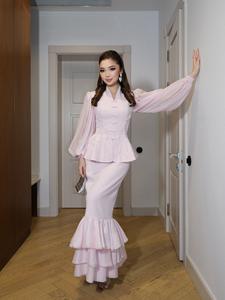 LM S26 <span class=keywords><strong>Conjunto</strong></span> Formal de <span class=keywords><strong>Dos</strong></span> <span class=keywords><strong>Piezas</strong></span> Rosa Vintage Elegante con Botones, Mangas Abullonadas Transparentes y Falda de Sirena con Volantes para Bodas y Eventos Especiales - Product Image 6