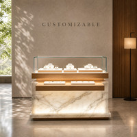 Comptoir de présentation de bijoux personnalisé en bois et marbre avec vitrine en verre éclairée pour magasin de bijoux en gros