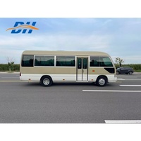 Mini-bus Coaster d'occasion 20 places Euro 4 Essence Transmission manuelle Fourgonnette de transport de passagers d'occasion