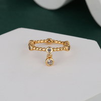Bague de fiançailles tendance en laiton plaqué or 18 carats avec pendentif en pierre précieuse et breloque en perle pour femme