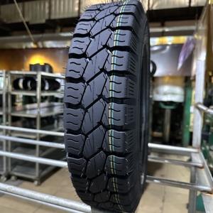 <span class=keywords><strong>Pneus</strong></span> de moto de 12' <span class=keywords><strong>en</strong></span> caoutchouc naturel avec dimensions 450-12 500-12 pour tricycle 90/90-12 110/70-12 - Product Image 1