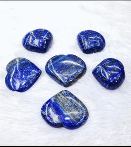 Cœur en cristal de lapis-lazuli naturel de qualité export pour la méditation, la guérison des chakras, l'énergie spirituelle et le soulagement du stress – En vente - Product Image 4