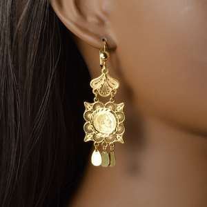 Boucles d'oreilles pendantes longues et texturées, motif pièce de Napoléon sculptée, réfléchissantes, de qualité supérieure, vintage, ornées, en métal artisanal - Product Image 2