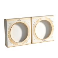 Boîte à fenêtre carrée personnalisée pour badges d'anime, emballage cadeau en carton blanc imprimé pour les marques de marchandises ACG