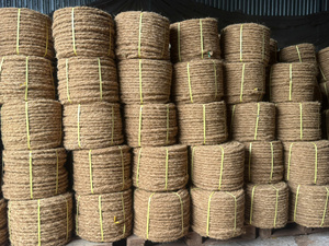 Rouleaux de corde en fibre de coco naturelle de qualité supérieure, couleur brun doré, épaisseur 16-20 mm, pour la fabrication de tapis en fibre de coco, l'agriculture et l'aménagement paysager - Product Image 4